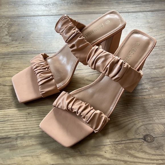 DREAM PAIRS Nude High Chunky Block Square Toe Heels for Women Slip On Sandals - Picture 5 of 9